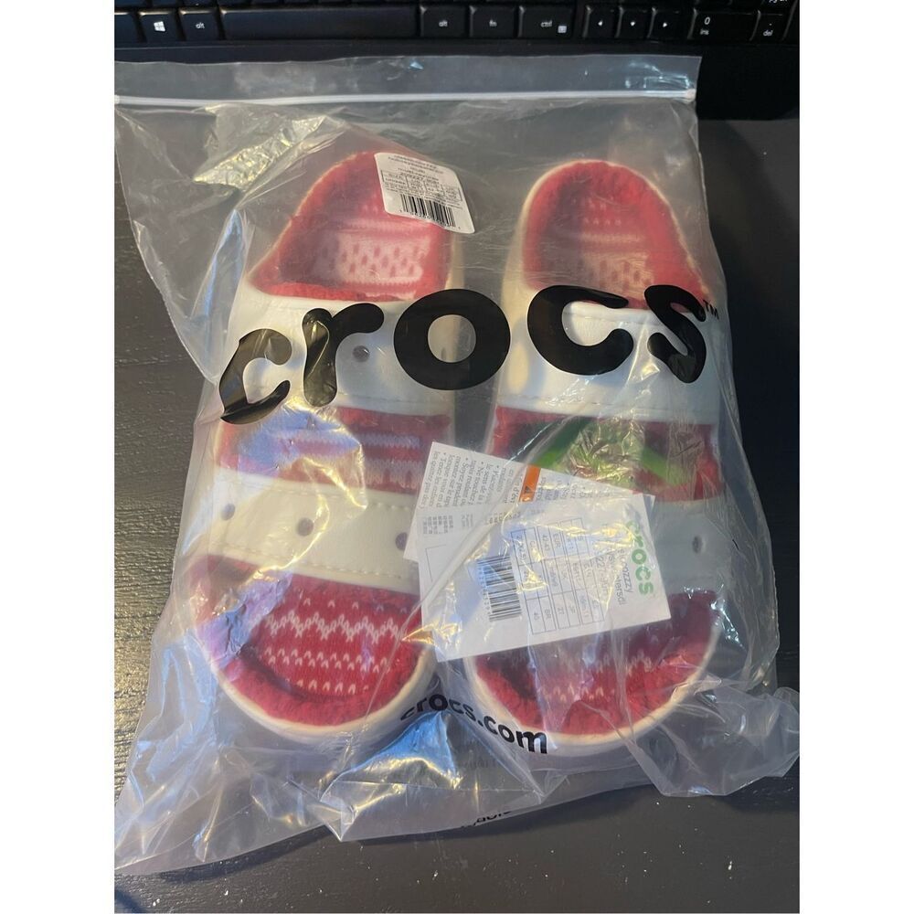 Unisex Crocs Classicoozzzy Holiday‎ Sweater Sandal -NEW - Picture 2 of 5